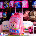 شنطة مدرسية بناتي غزال ثري دي عجلات